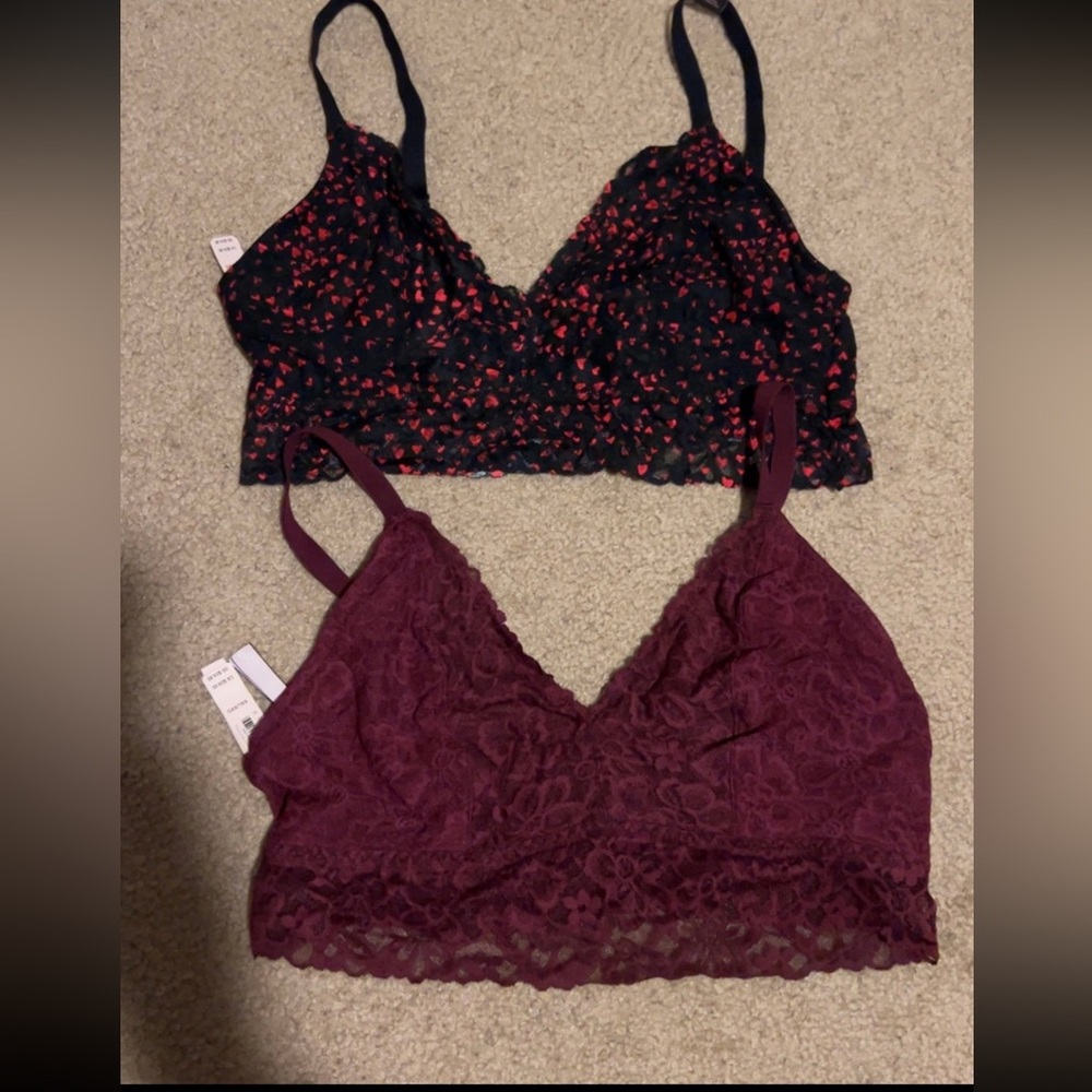 VICTORIAS SECRET BRALETTES 2 PAIR